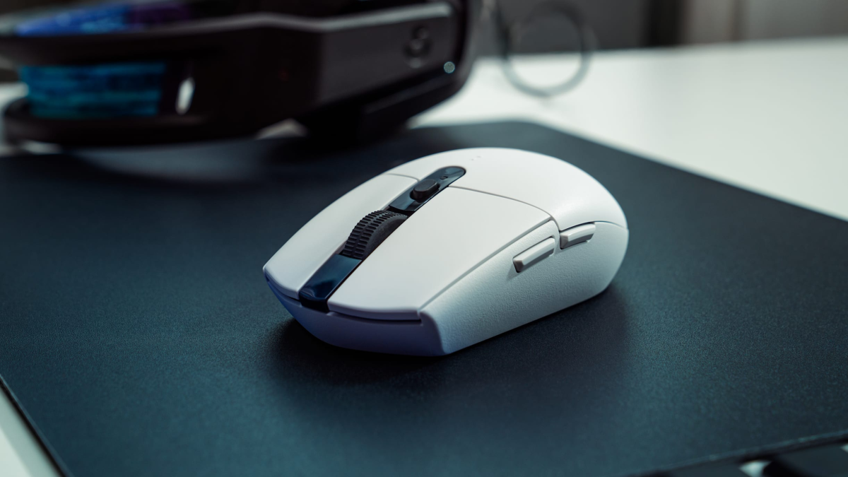 Logitech G305 LIGHTSPEED Wireless Gaming Mouse - Gallery Image
